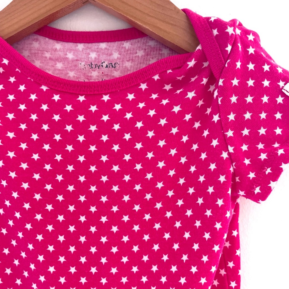 $2 💥Gap Stars Print Baby Girl Bodysuit Onesie, Magenta & White, Short Sleeves